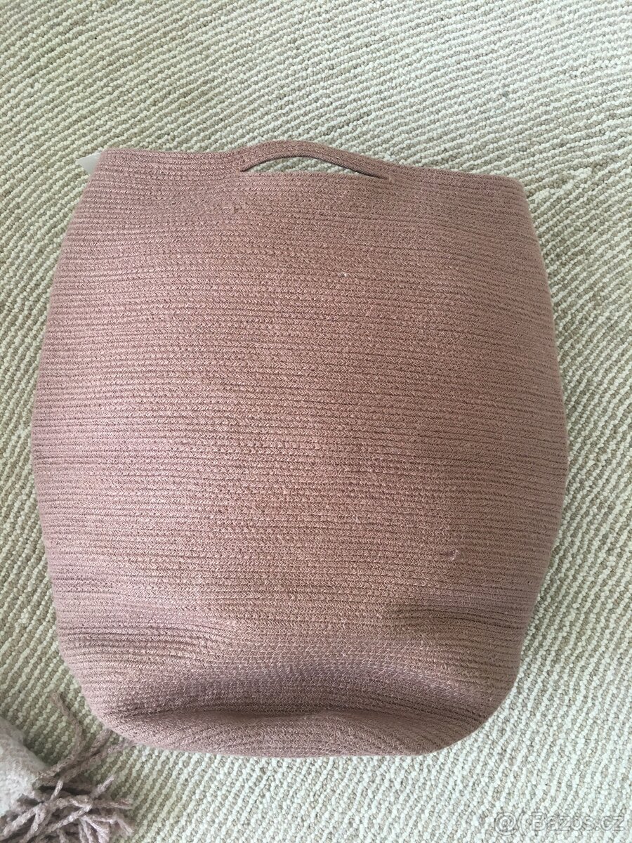 Set polštáře a koše na prádlo či hračky - 5