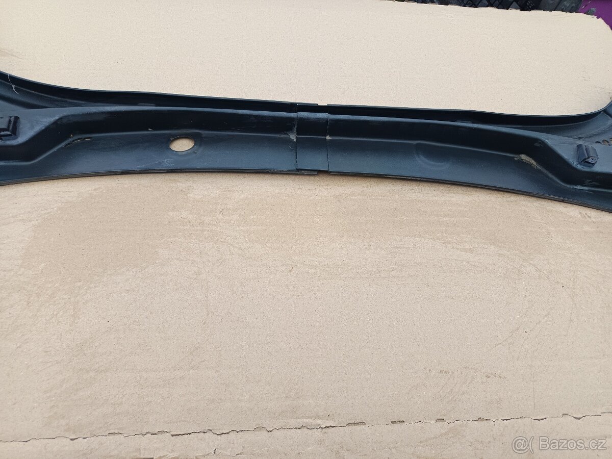 Prodám. Plastový kryt pod stěrače - torpédo Škoda Octavia 3 - 5