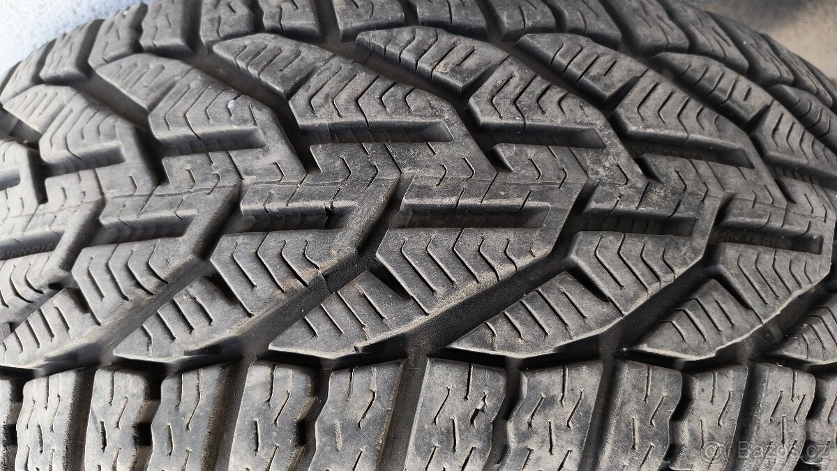 Prodám pneu 205/55/R16, celkem 6 ks (možno i jednotlivě, po - 5