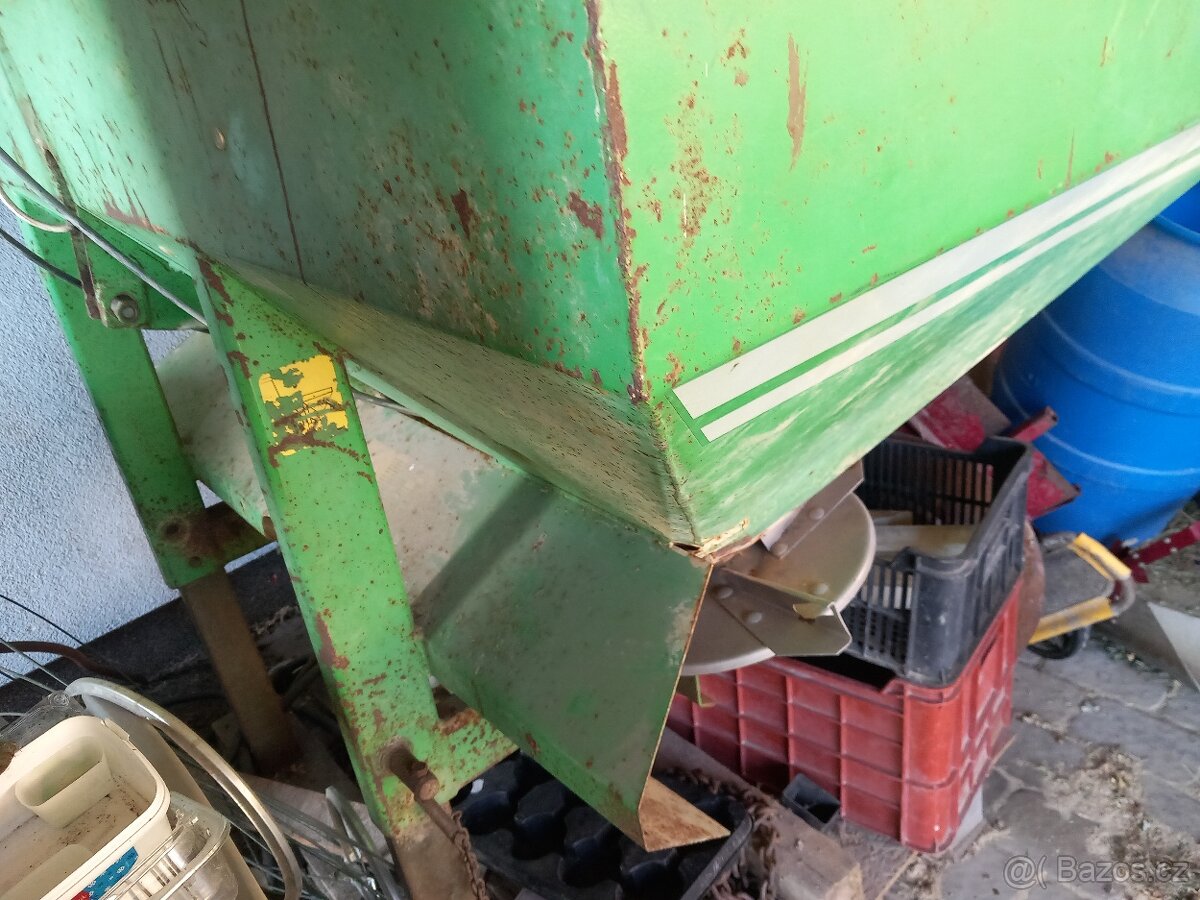 DVOUROTOROVÉ ROZMETADLO PRŮMYSLOVÝCH HNOJIV - 5