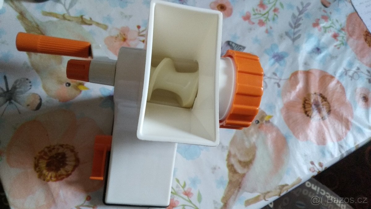 Mix- hodiny, obrázky, mlýnek, odžmolkovač a další.... - 5