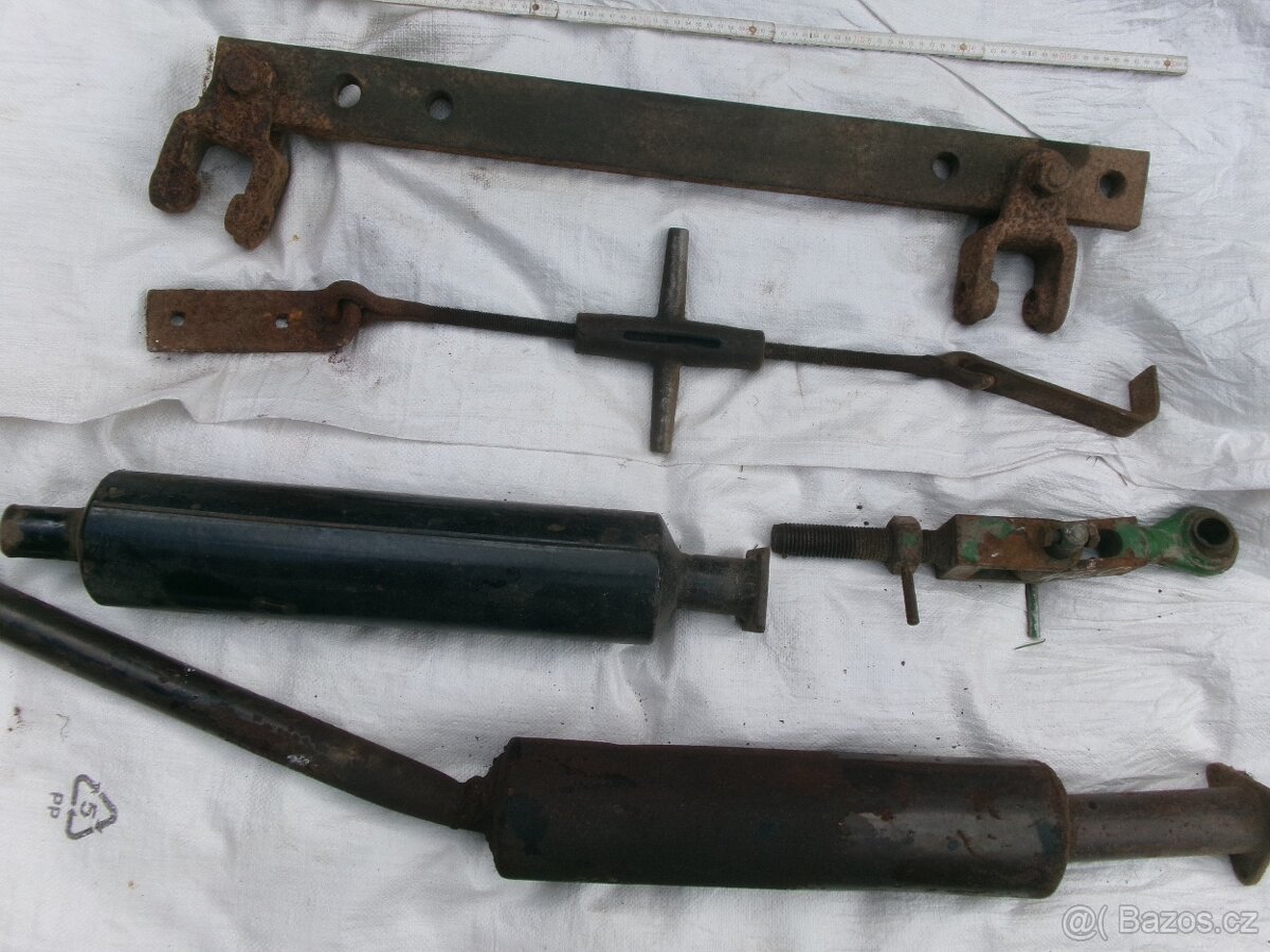 prodám ojeté pláště kol na traktor Zetor 30, nádrž, závěsnou - 5