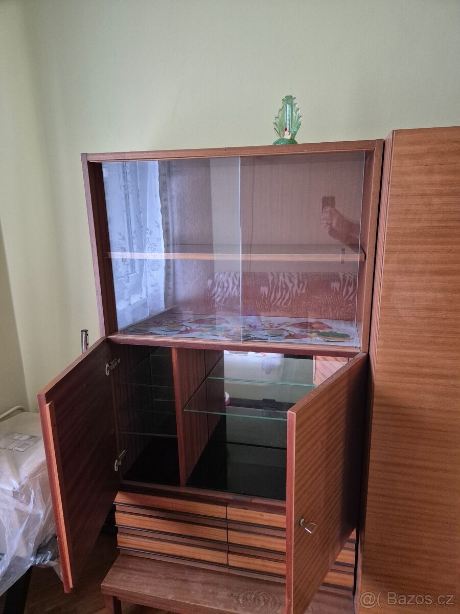 Prodám skříně a knihovny - 5