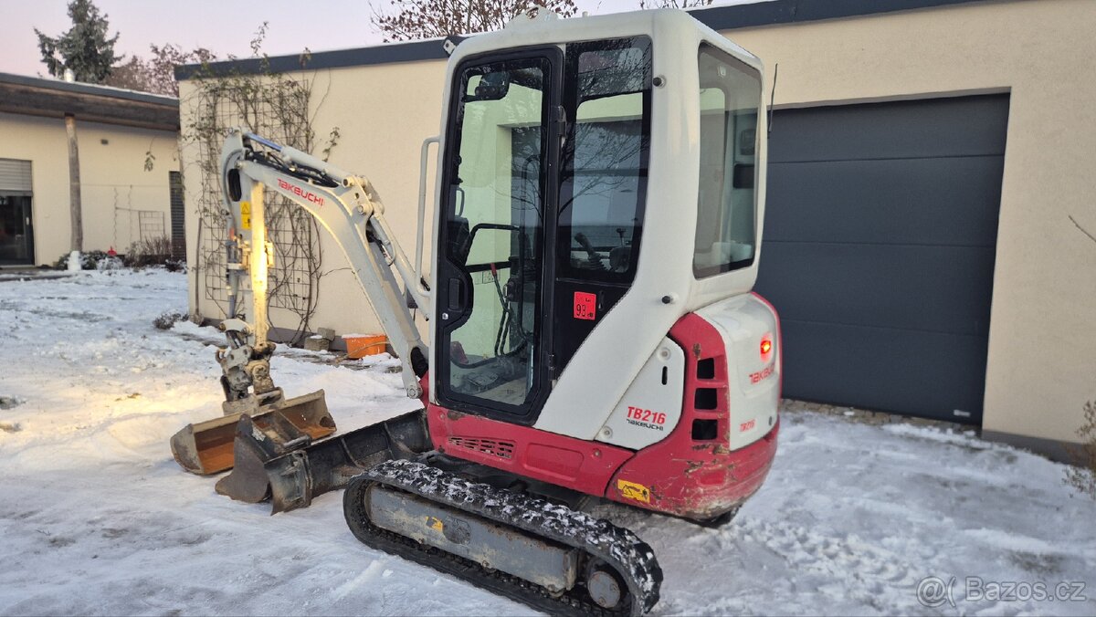 Minibagr Takeuchi TB216 V4 powertilt - 5