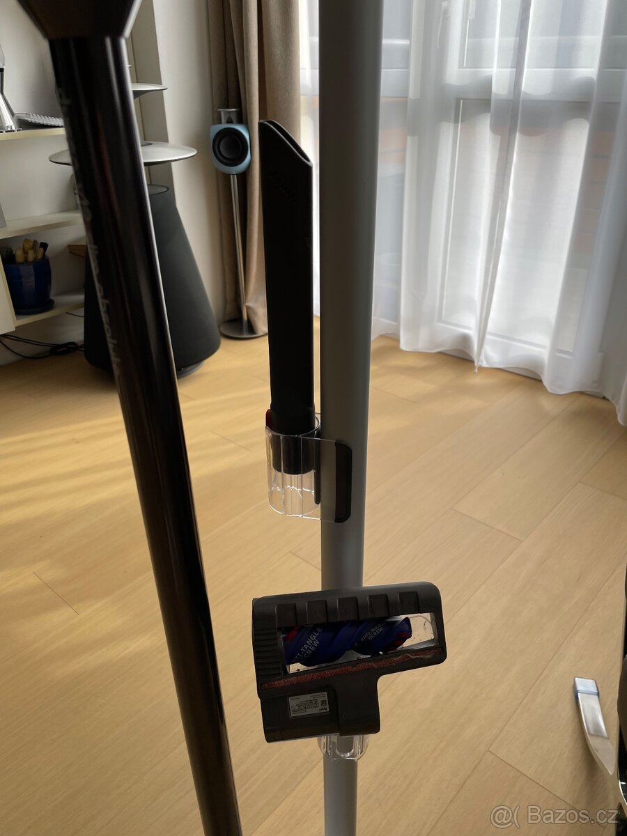 Dyson stojan na vysavač - 5