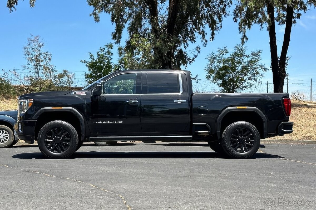2023 GMC Sierra 3500HD Denali Crew Cab 4WD 6.6