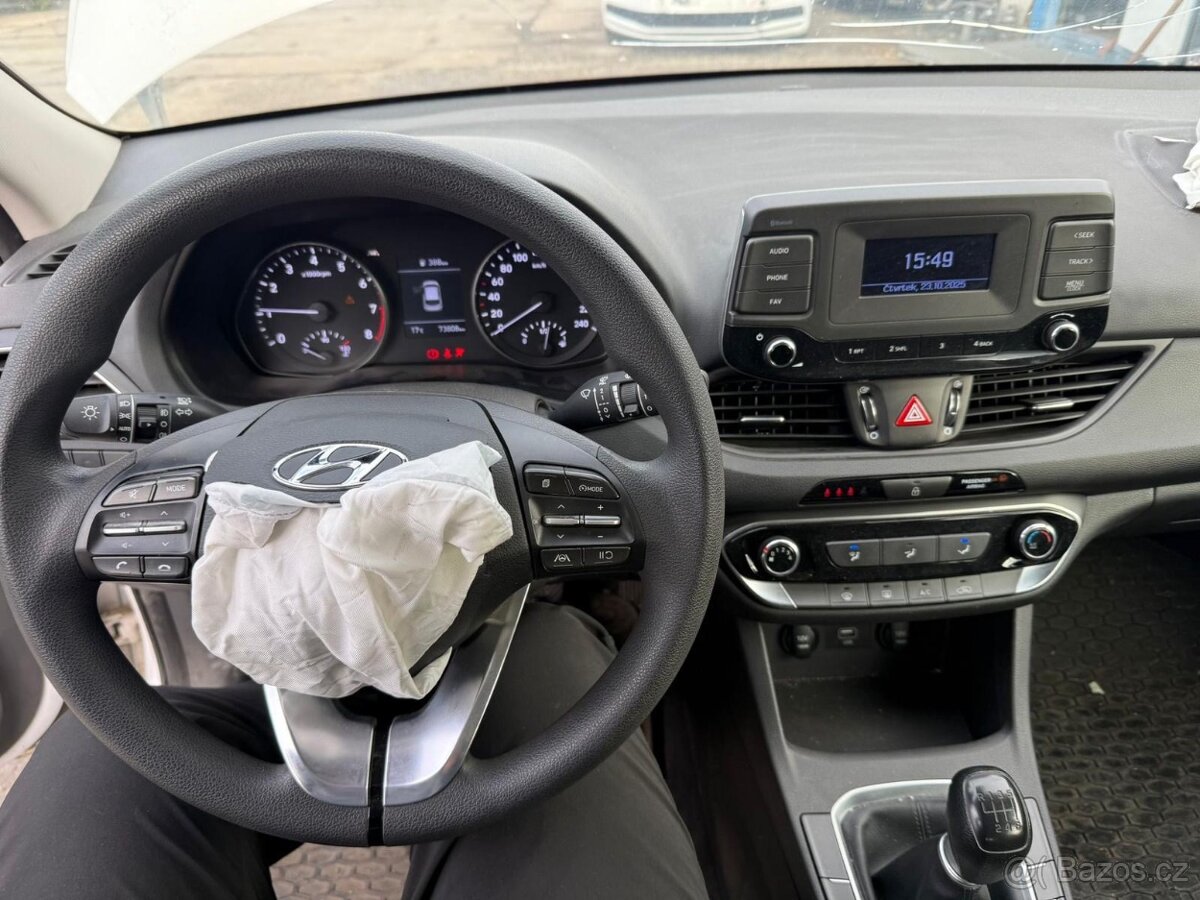 Hyundai I30 1.5i start plus pojizdne 2022 - 5