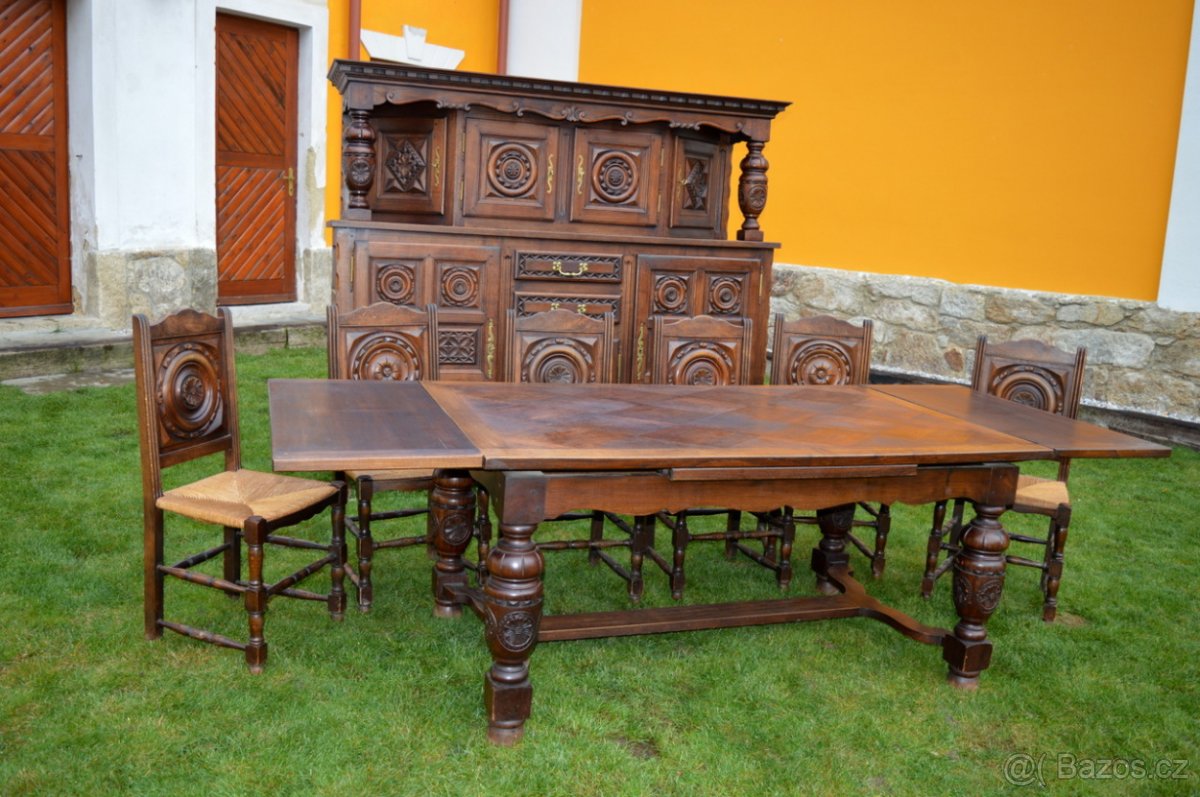 Jídelna z příborníku, šesti židlí a rozkládacího stolu. - 5