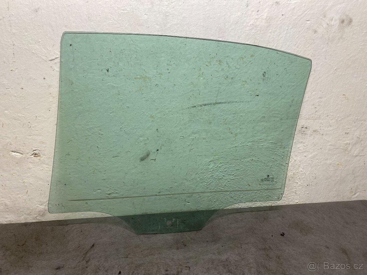 ŠKODA OCTAVIA 2 2004-2013 - ZADNÍ SKLA DVEŘÍ - 5