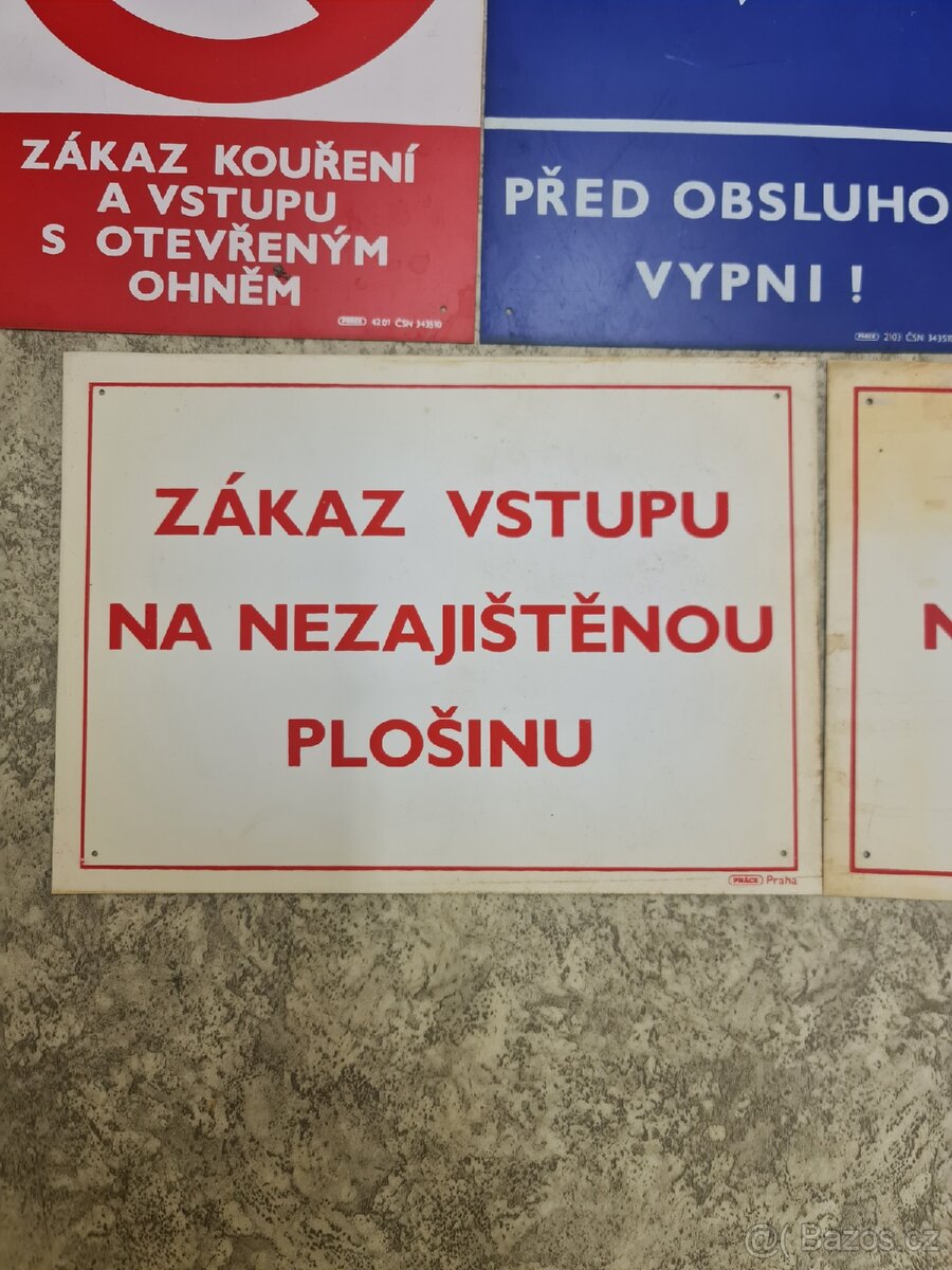 Cedule plastové a jedna smaltovaná - 5