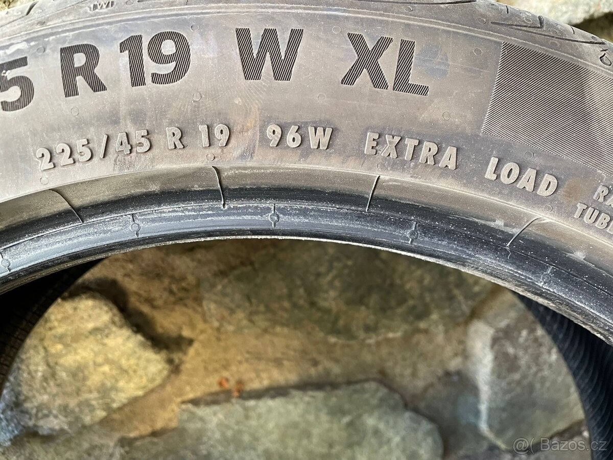 Pneu 225/45 R 19 - 5