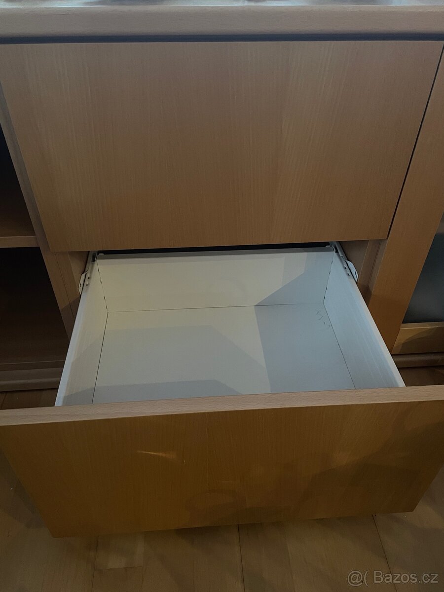 Dřevěná komoda - 5