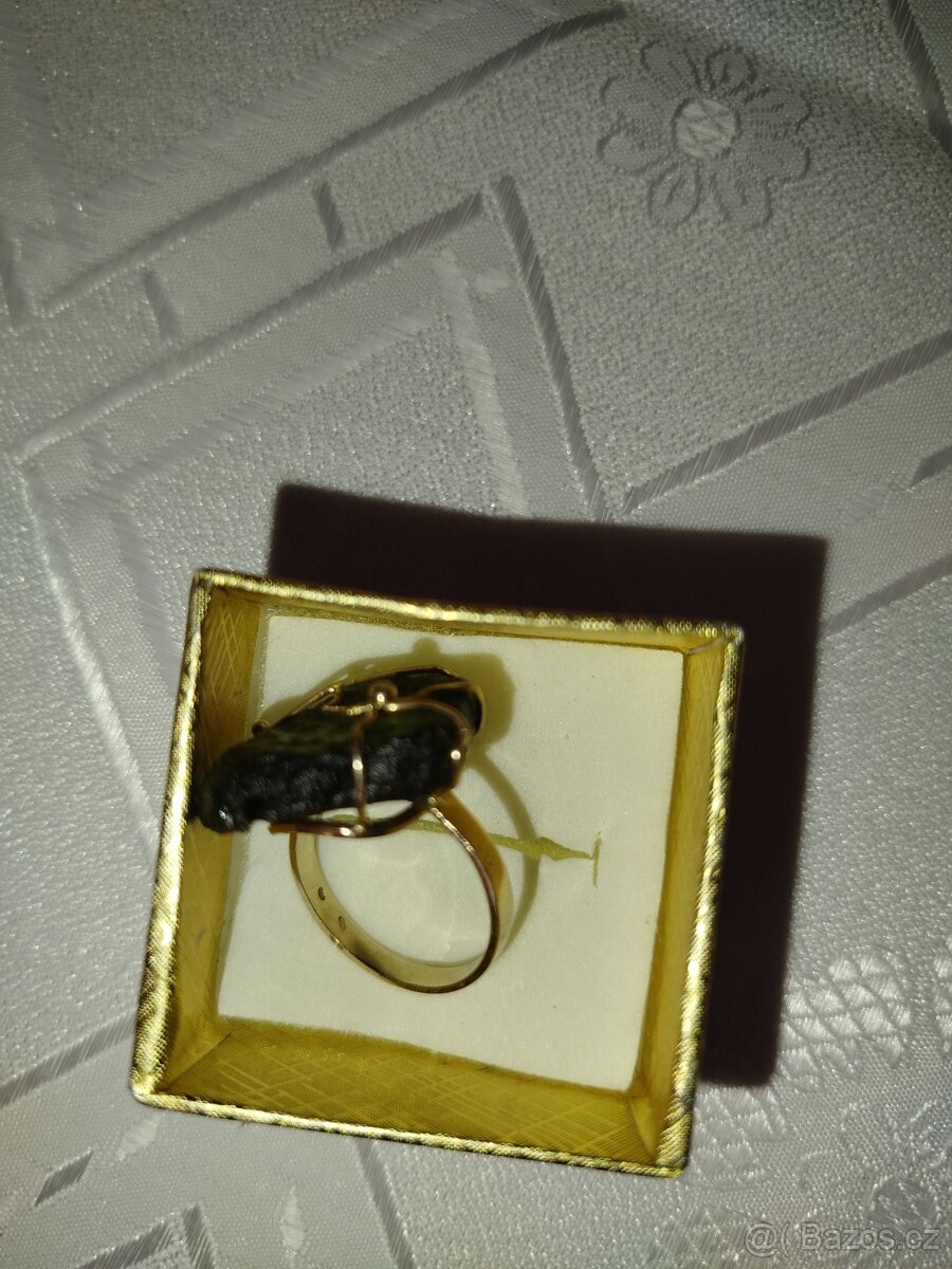 Zlatý prsten s velkým vltavinem - 5