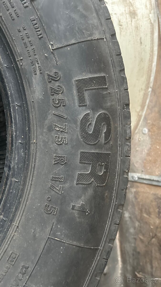 Pneu 225 75 R 17,5 - 5