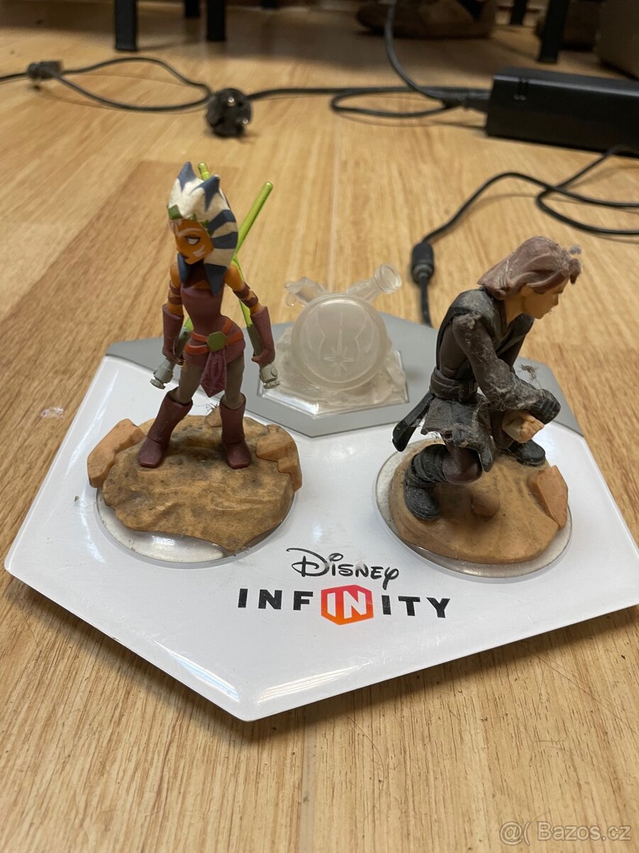 Xbox 360 s Kinectem + 15 her + Disney Infinity - 5
