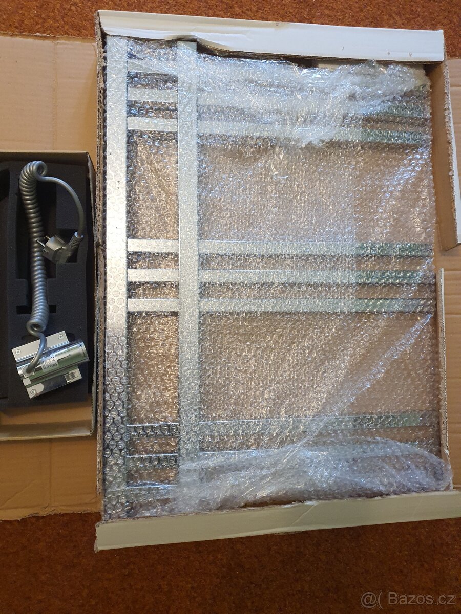 Designovo tvarovaný kúpeľňový nástenný radiátor - 5