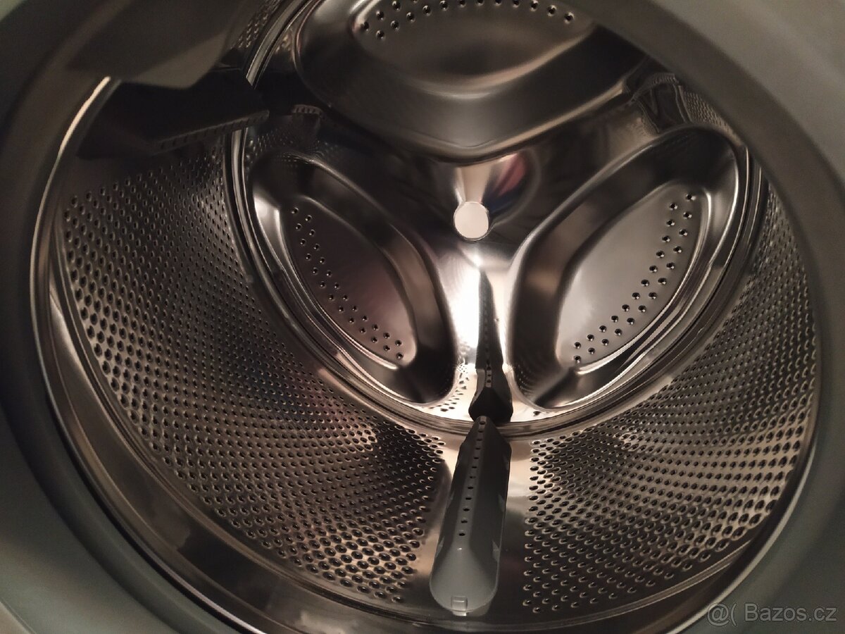 Prodám předem plněnou pračku Whirlpool na 9 kg prádla. - 5