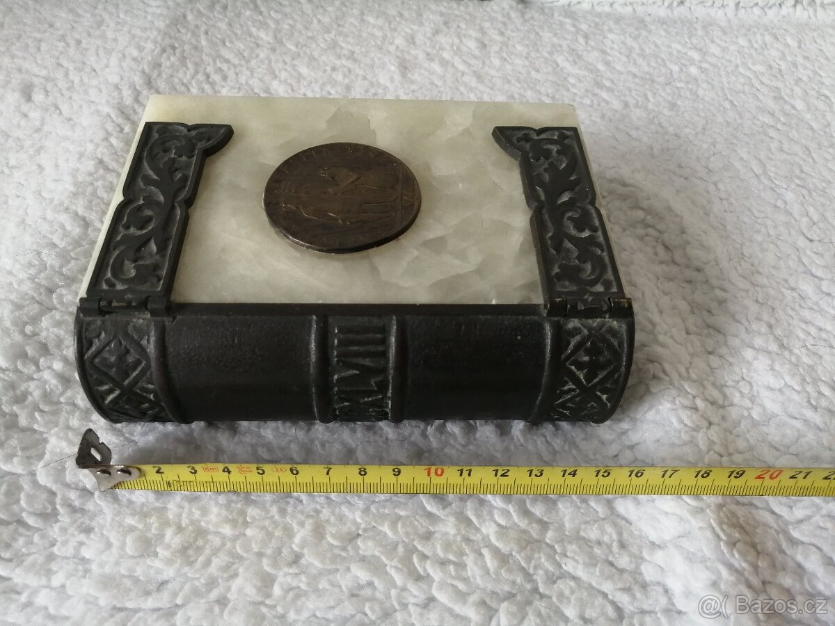 Doza mramor- kov- dřevo - Karlova univerzita - 5