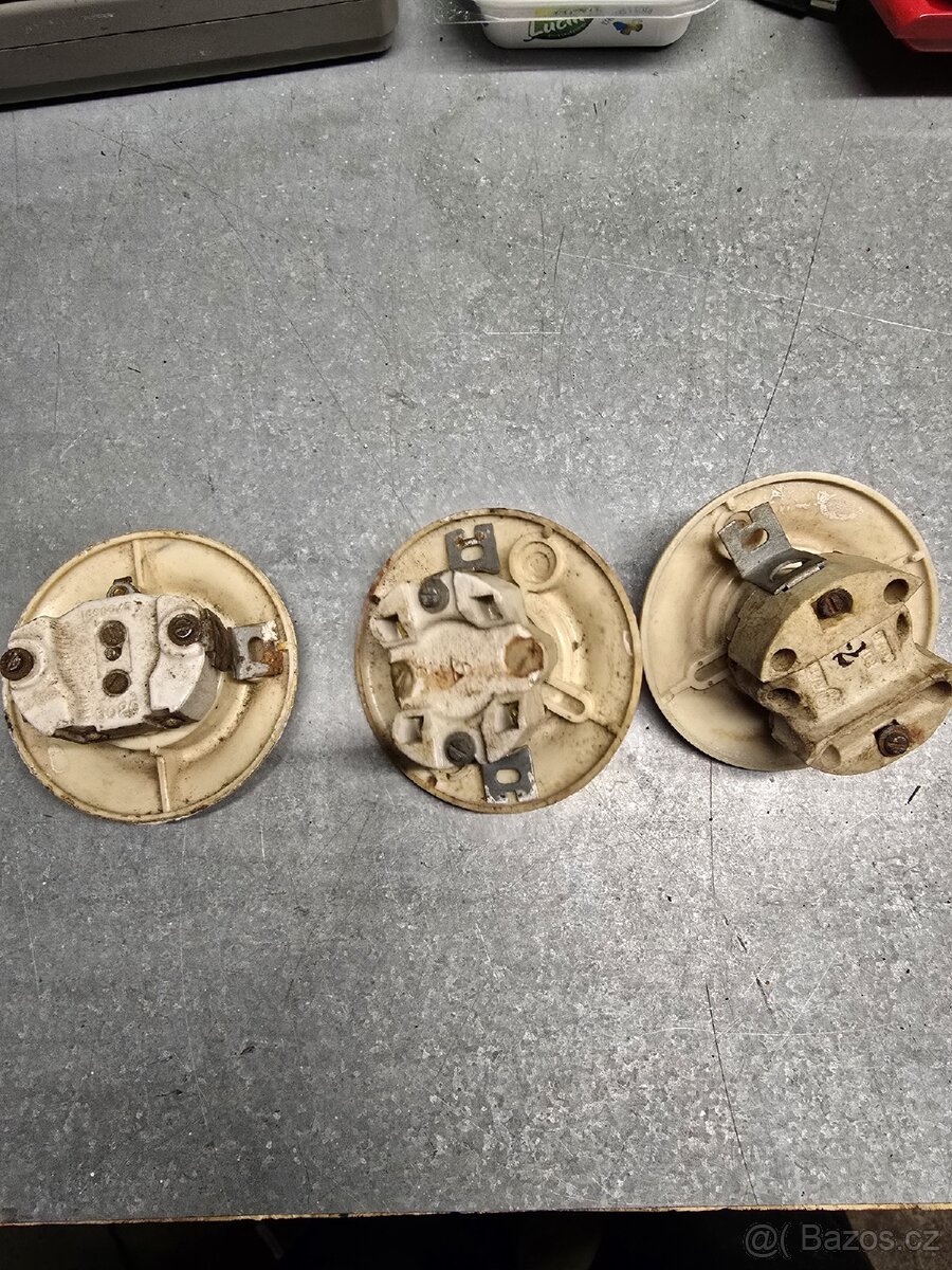 Retro vypínače a zasuvka - 5