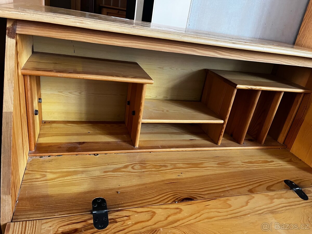 Dřevěná komoda - 5