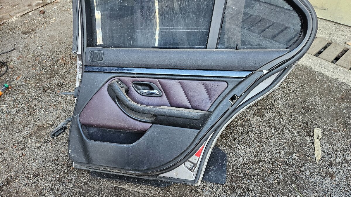Bmw E39 dveře,kapota,blatníky - 5