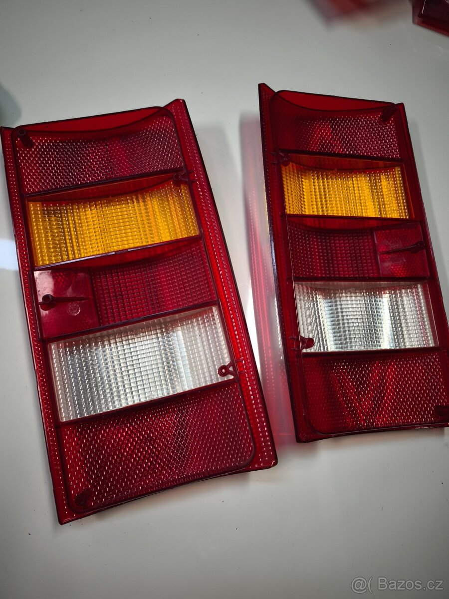 Škoda Favorit Pickup - nové kryty zadních světel - 5