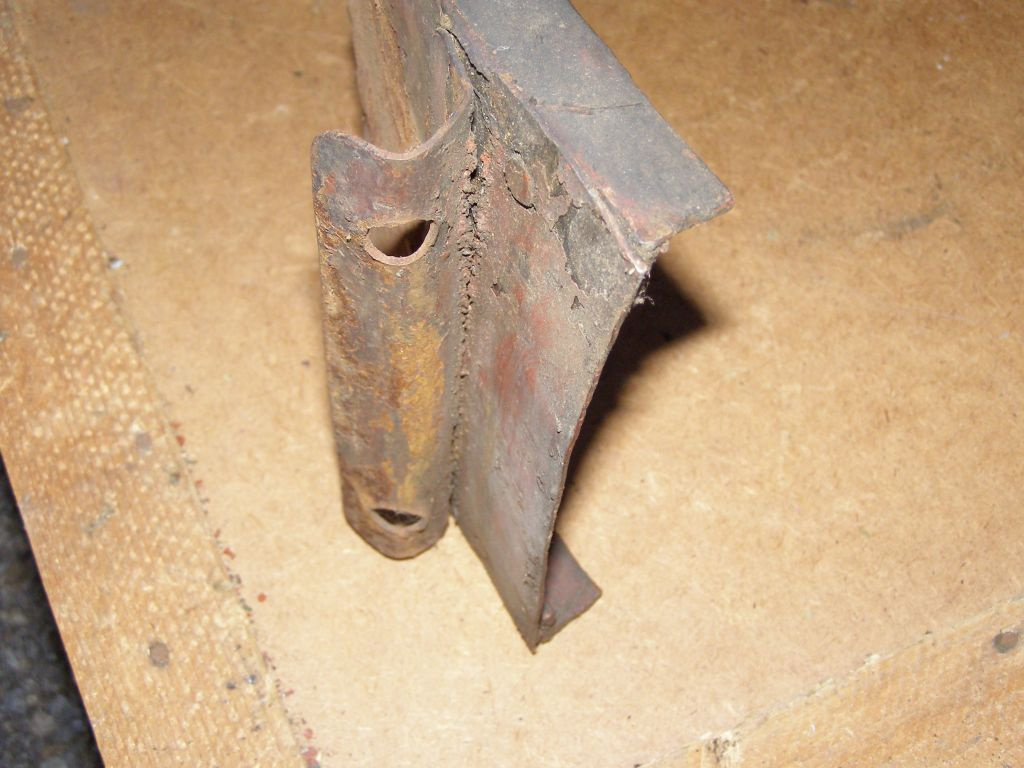 Prodám kryt klikovky ze stabilního motoru. - 5