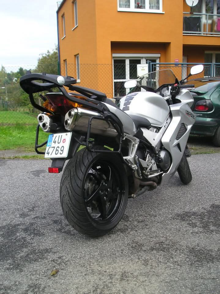 Honda VFR 800 VTEC RC46 - 5