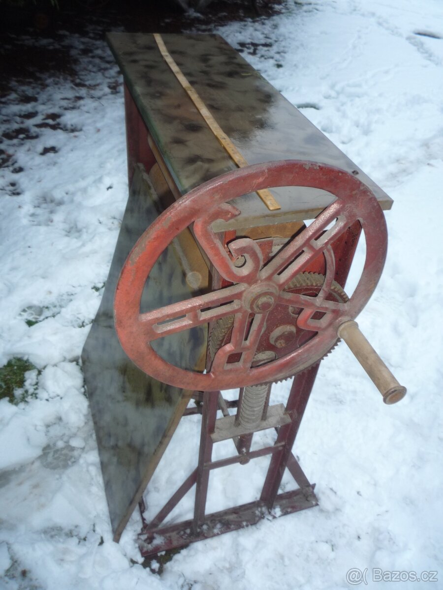 prodám litinovou výlevku, starý klakson na hist.vozidlo, ... - 5