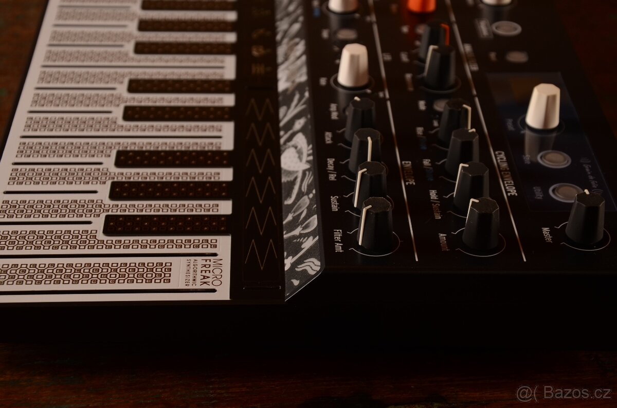 Arturia Microfreak + Decksaver - 5