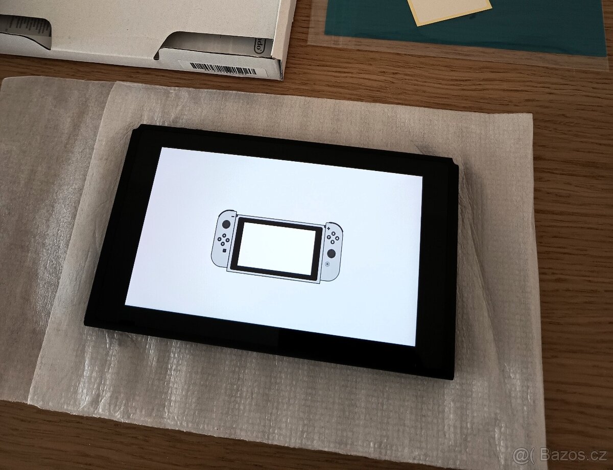 Nintendo Switch (Nové) + Pouzdro - 5