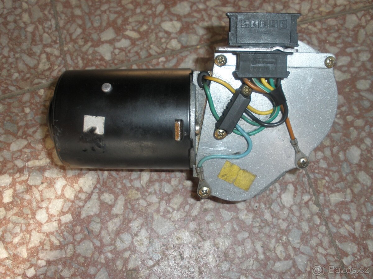 MOTOREK PŘEDNÍCH STĚRAČŮ ŠKODA FELICIE - 5