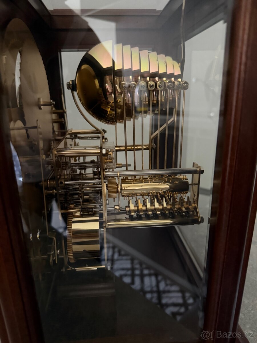 Krásný hodiny s zvonkohrou a datumem - 5