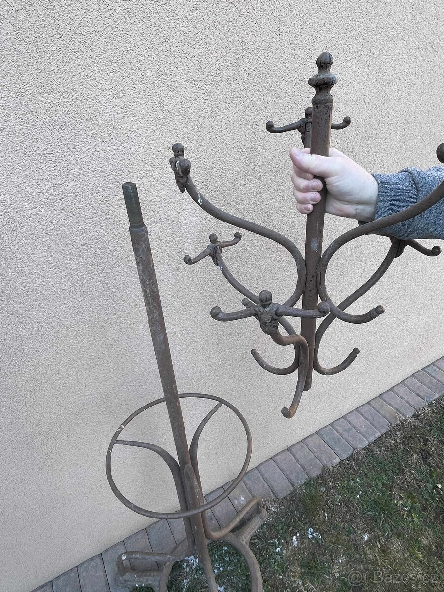 Kovový věšák - 5