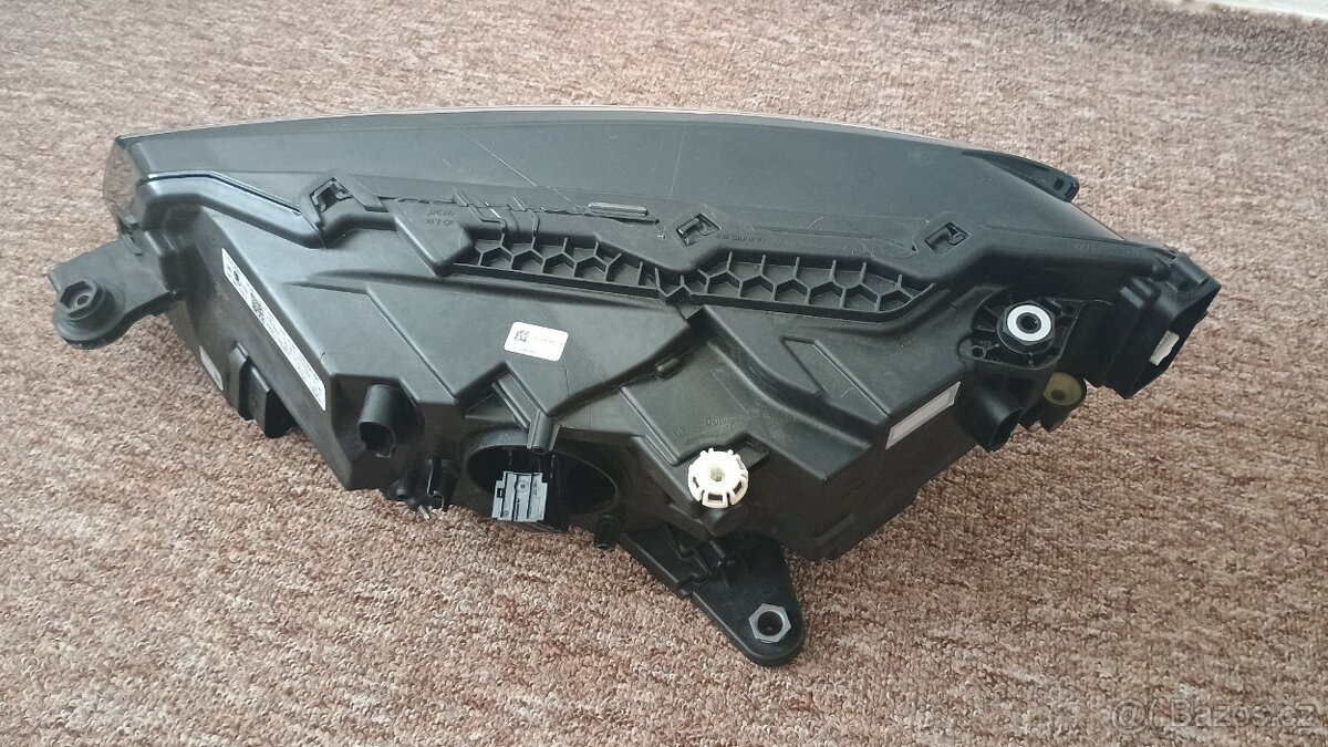 Škoda Superb 3 face přední pravý světlomet - 5