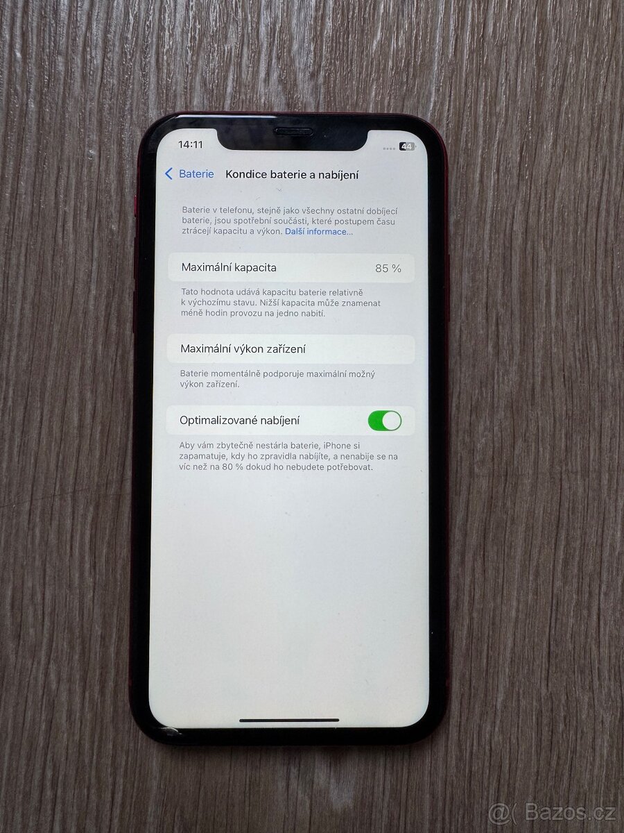Apple iPhone Xr 64GB Červený - 5