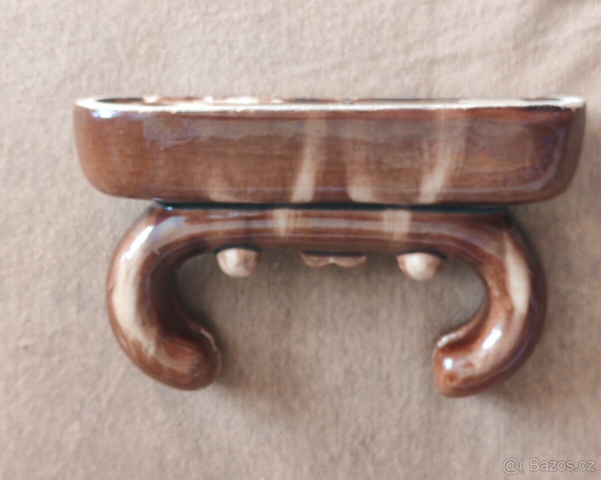 Hnědá keramika - 5