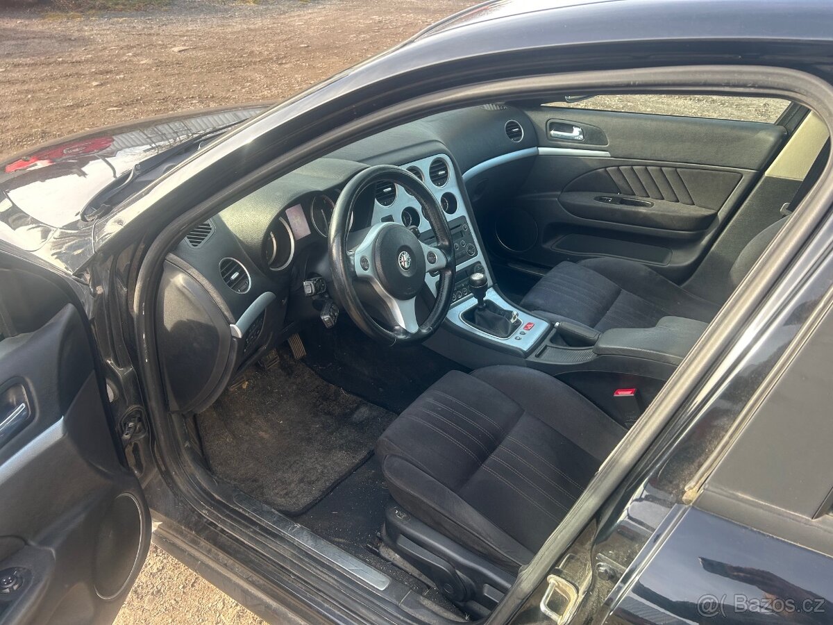 Alfa Romeo 159 1,9JTD 110KW prodám díly z vozu - 5