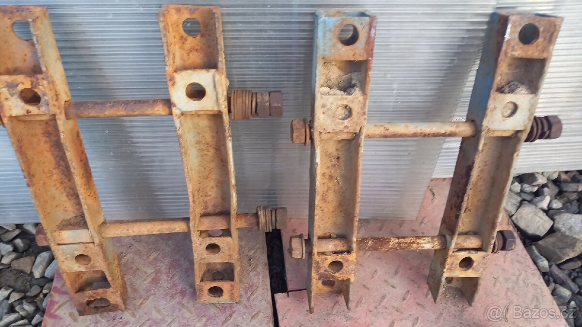 Zetor 25A/K-držáky zadních blatníků - 5