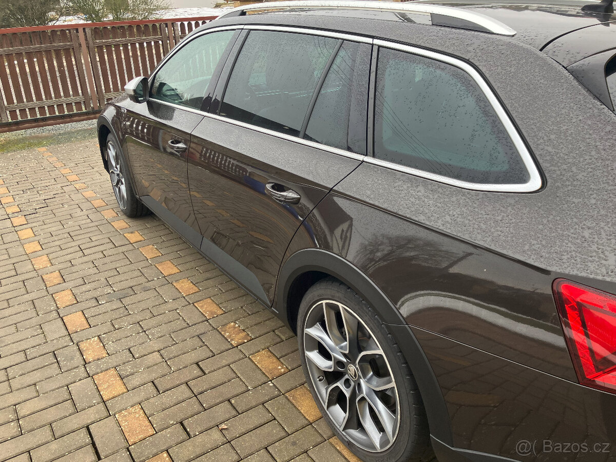 superb 3 kombi 2,0 tdi scout 4x4 - 5