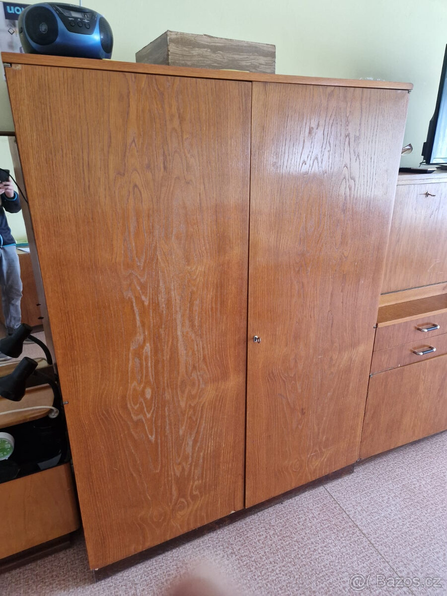 Obývací stěna a další nábytek - 5