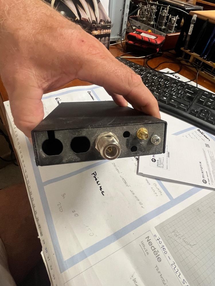 Mikrotik RB433UAH + SMĚROVÁ ENTÉNA + PRUTOVÁ ENTÉNA - 5