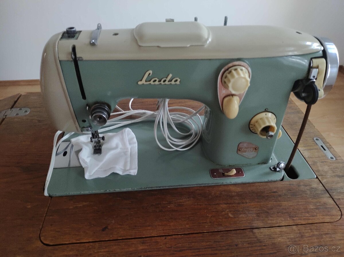 Šicí stroj Lada skříňový - 5