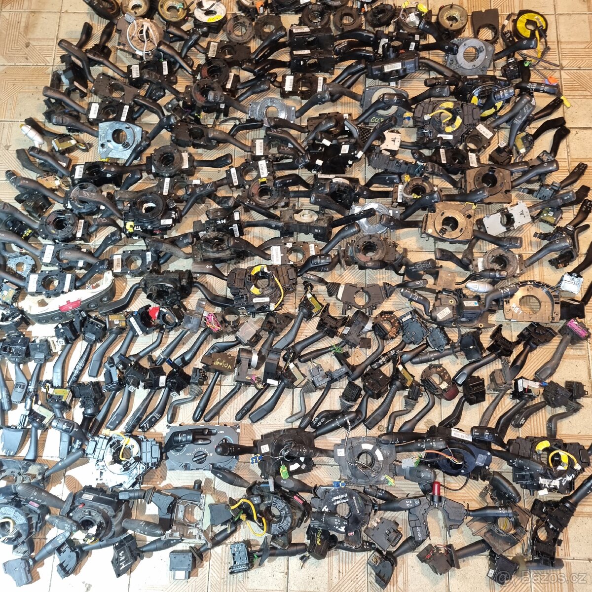 Podvolantové páčky, přepínače, podvolantové kroužky LEVNĚ - 5