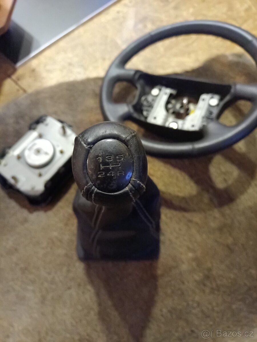 Volant a řadící páka na t4 - 5
