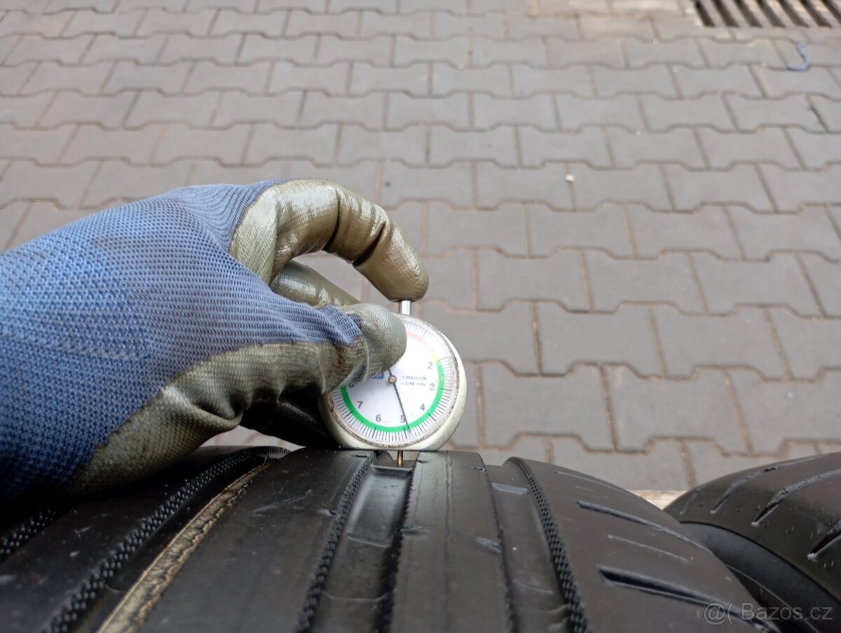 235/55/19 letní pneu nokian - 5