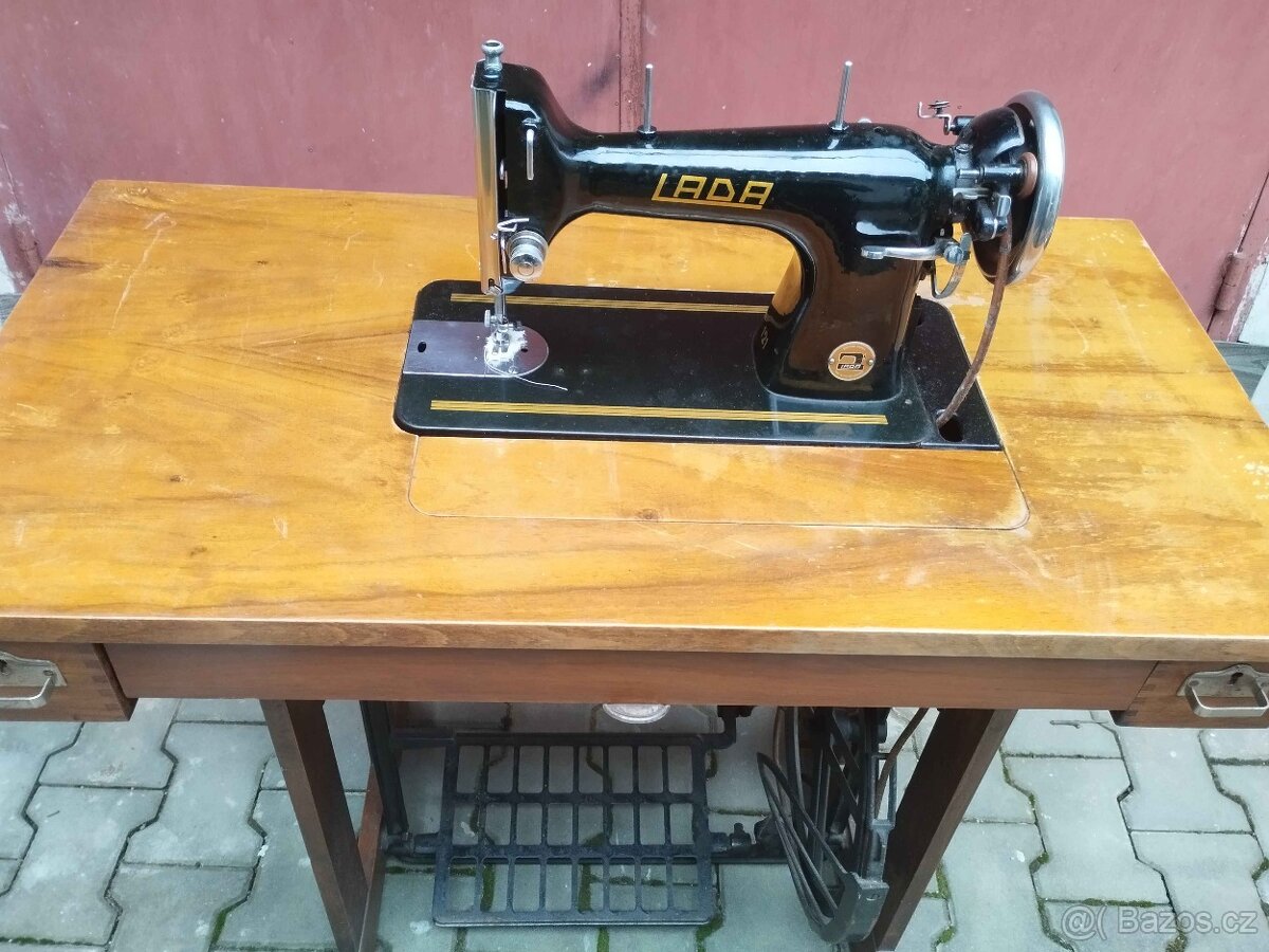 Šicí stroj LADA 121 - 5