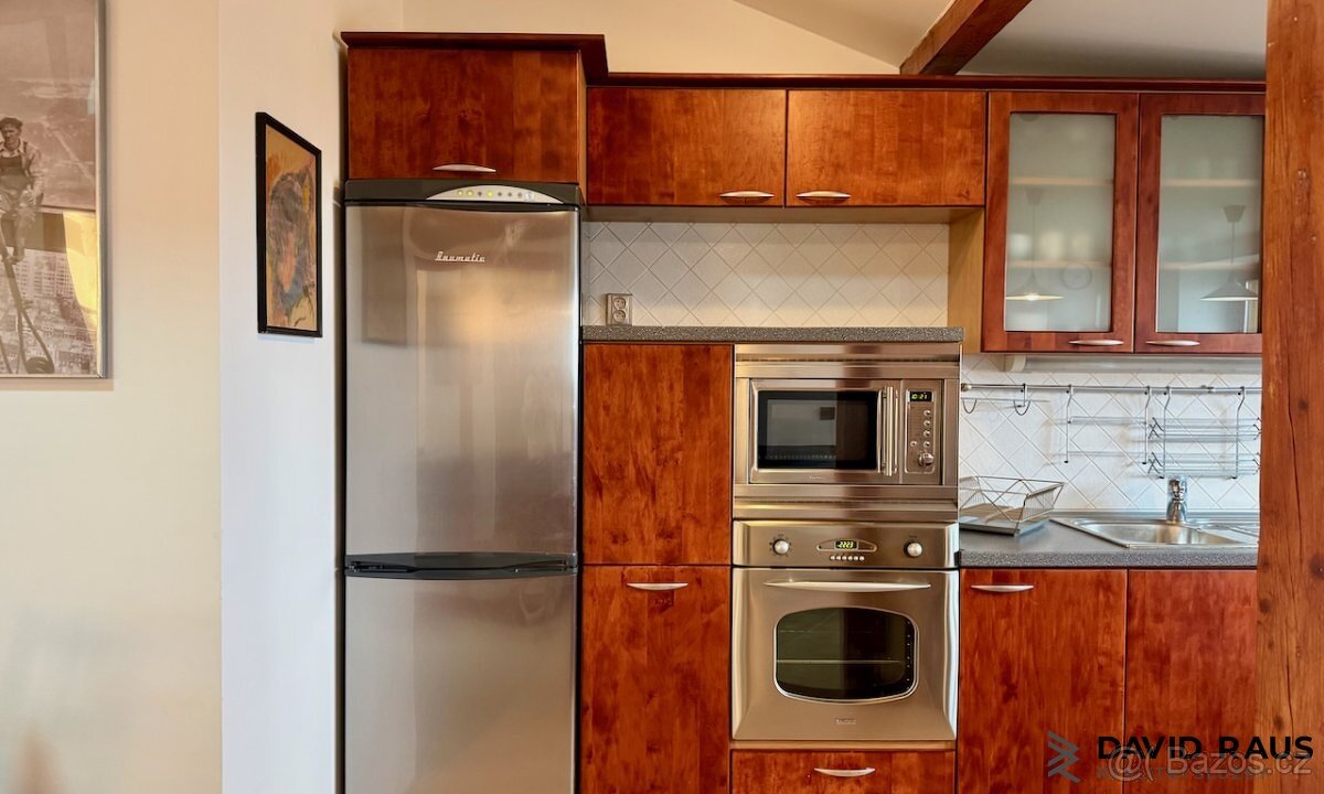 Pronájem zařízeného podkrovního bytu 1+kk (61m²), ul. Gorkéh - 5