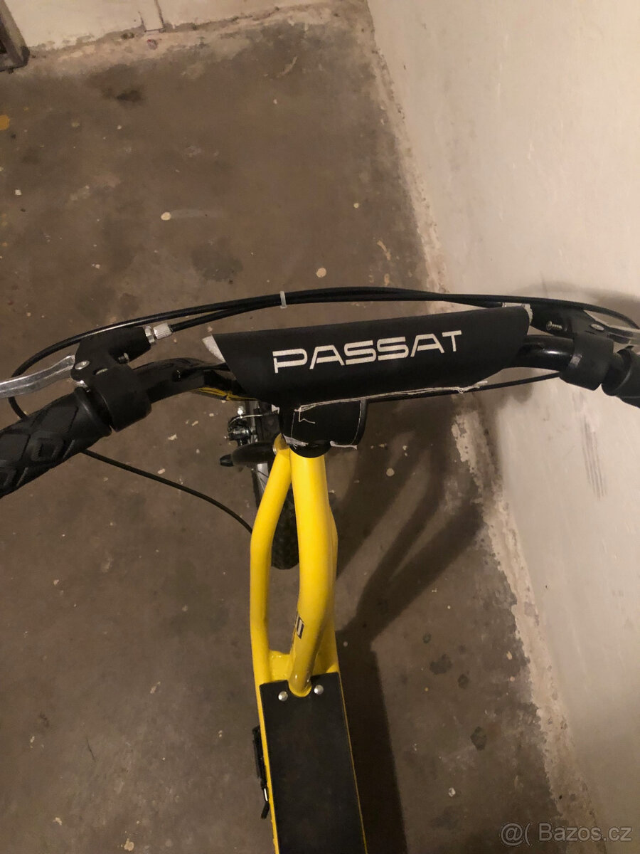 Prodám dětskou koloběžku Brother Passat 14/12" žlutá - 5
