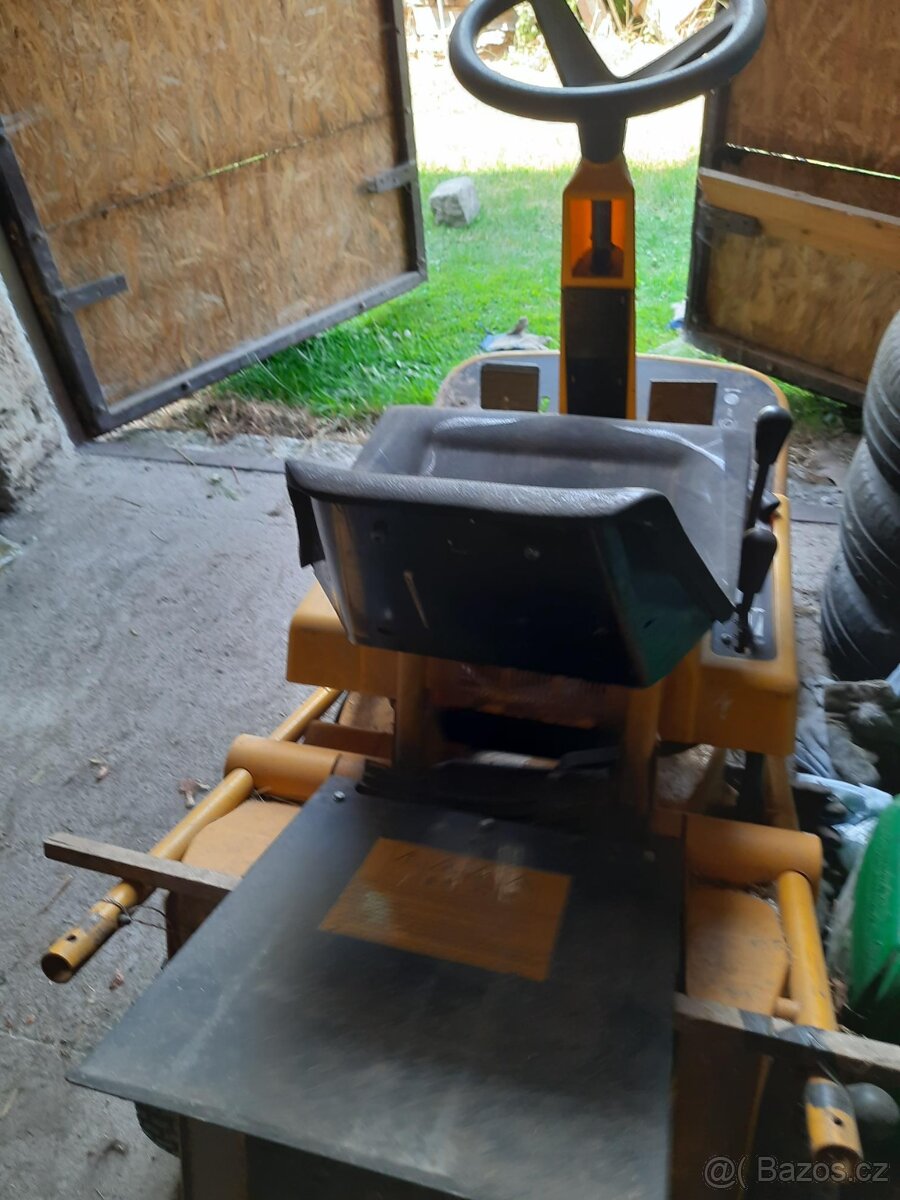 Prodám sekací traktůrek na trávu - 5